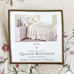 Quilted Embroidered Floral Bedspread - Queen Size Quilt - 100% Cotton